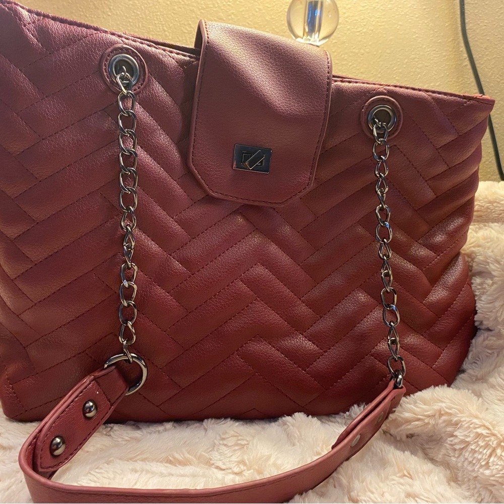 Elegant Burgundy Quilted Chain Shoulder Bag